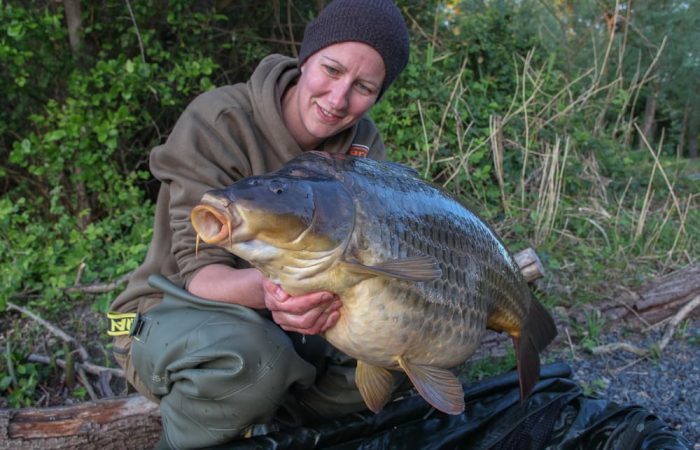 Voorjaar op Carptwenty – Mandy Zupansic aan de slag op een diepe zandafgraving