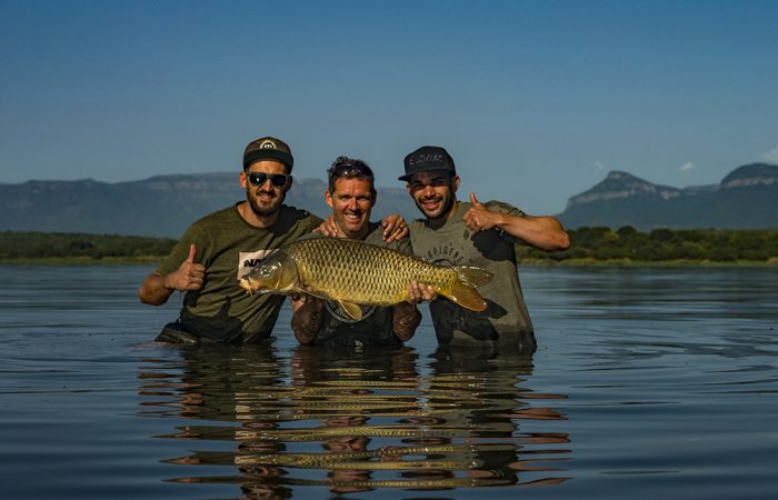 [VIDEO] Afrikaanse karpers, brandewijn en wilde dieren – Marco Tetteroo op jacht in Zuid-Afrika!
